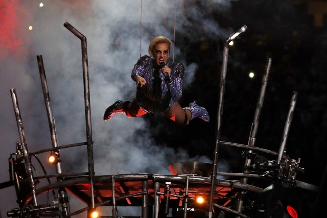 Lady Gaga na odru z droni in najboljši oglasi med letošnjim Super Bowlom