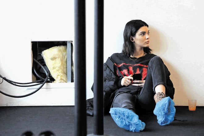 Kendall Jenner iz klana Kardashian za  instagramovo fotografijo  z izbranim proizvodom zaračuna do 300.000 dolarjev.