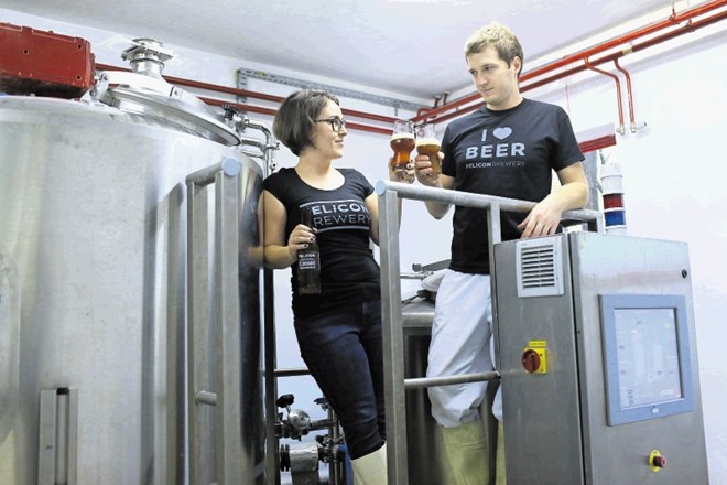 Anita Lozar in Matej Pelicon zvarita po  20.000 litrov piva na mesec, med konzumenti pa je skoraj polovica žensk.