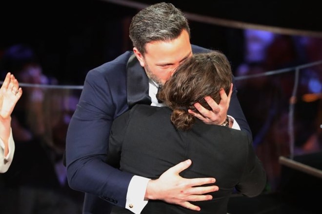 Ben Affleck je tako čestital bratu za oskarja. (Foto: Reuters)