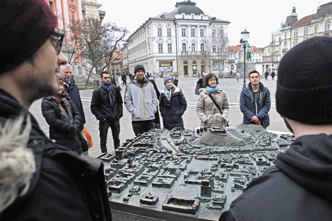 Turistov v mestu je vse več, v Turizmu Ljubljana pa si ob tem želijo, da bi se v prestolnici zadržali dlje.