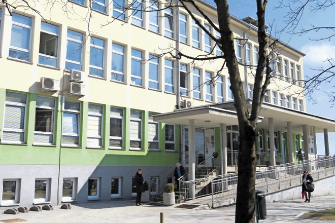 Kočevski zdravstveni dom, ki pokriva 16.000 prebivalcev v občinah Kočevje, Kostel in Osilnica, zaposluje  74 ljudi, od tega...