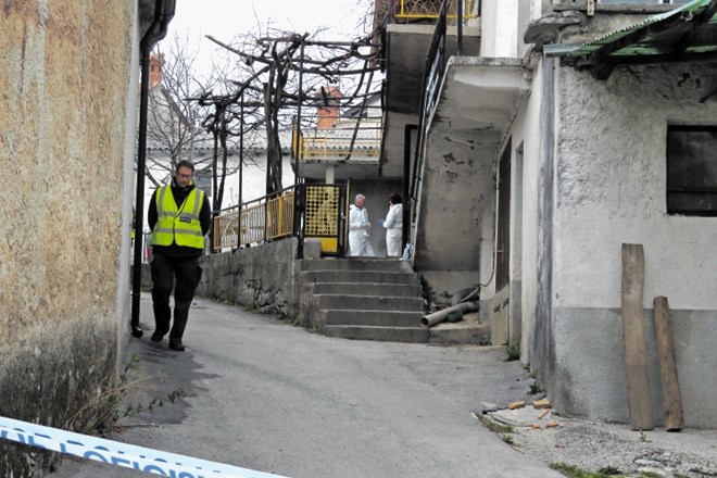 Dvojni umor se je zgodil v hiši umorjene 80-letnice sredi kraške vasi Lukovec.
