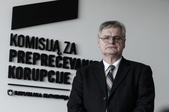 Vse več zadev KPK pade na sodiščih, predsednik protikorupcijske komisije Boris Štefanec pa se na polovici svojega mandata...