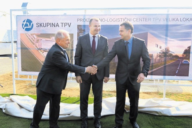 Z leve: prokurist TPV Group Vladimir Bahč, državni sekretar Aleš Cantarutti ter direktor in predsednik poslovodstva TPV Marko...