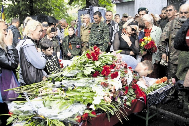 Med separatisti, ki so umrli v bolj ali manj čudnih okoliščinah, so poveljnik Mihail Tolstih  - Givi (zgoraj levo), Arsen...