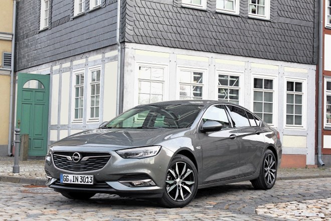 Opel insignia grand sport: Prelomnica, veliki čevlji in logično slovo