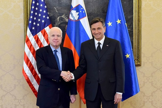 Predsednik republike Borut Pahor v Sloveniji gosti ameriškega senatorja Johna McCaina. (Foto: Tamino Petelinšek/STA)