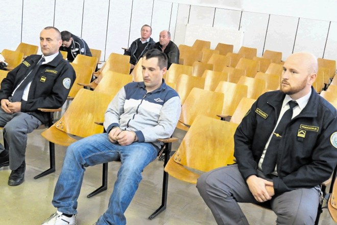 Jaka Ulčnik sedi v Dobu zaradi umora in poskusa umora, zdaj mu sodijo še za en umor,  v Bosni.
