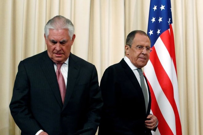 Ameriški zunanji minister Rex Tillerson in njegov ruski kolega Sergej Lavrov. (Foto: Reuters)