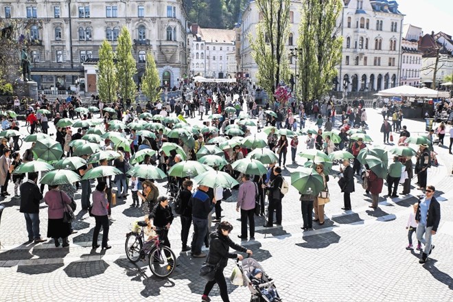 Ob 200. obletnici opisa bolezni je minulo soboto na Prešernovem trgu v Ljubljani približno 200 bolnikov in skrbnikov, članov...