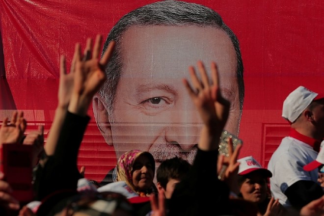 Erdoganovi podporniki slavijo zmago. Reuters