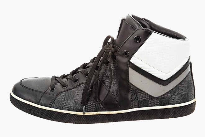Najbolj iskan izdelek v spletni prodajalni luksuznih izdelkov: športni čevlji damier znamke Louis Vuitton
