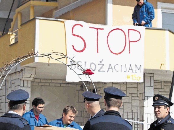 Vaskrsićevi so po prisilni izselitvi spomladi leta 2012 zapustili litijsko občino  in se odselili na Štajersko.