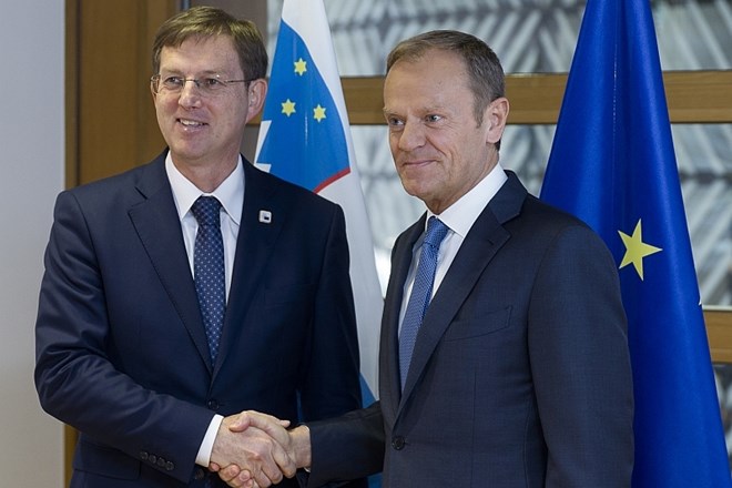 Slovenski premier Miro Cerar in predsednik Evropskega sveta Donald Tusk. Thierry Monasse/STA