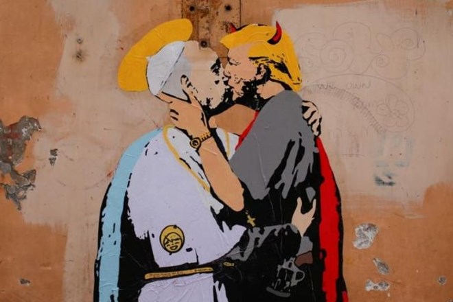V Rimu se je pojavil grafit, na katerem se poljubljata papež in Trump
