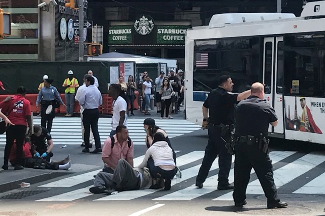 Voznik, ki je na Times Squareu  zapeljal v množico, je “slišal glasove” 