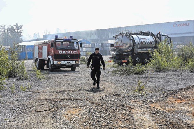 V požaru podjetja Kemis je v stik z ognjem prišlo 871 ton odpadkov, od tega 456 ton nevarnih.