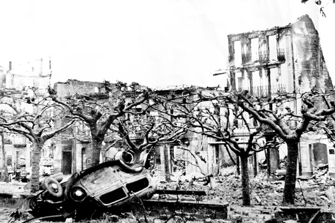 V nemškem bombardiranju Guernice 26. aprila 1937 je umrlo več sto ljudi.