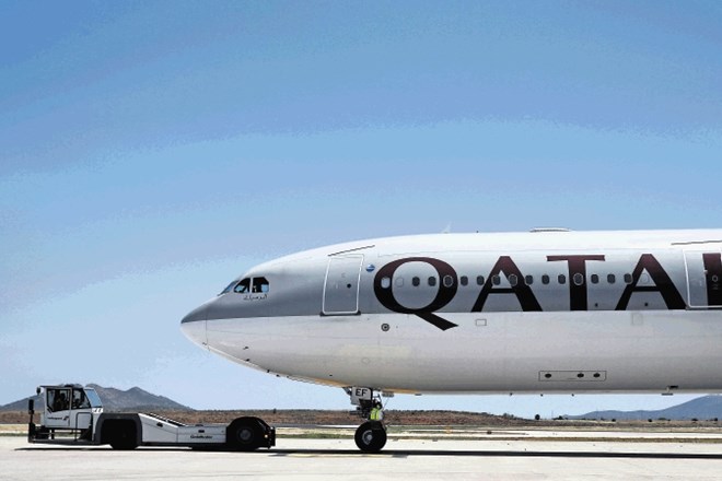 Tudi letalske družbe Katarja so tarča ukrepov. Savdska Arabija je denimo prepovedala, da letijo v njenem zračnem prostoru.