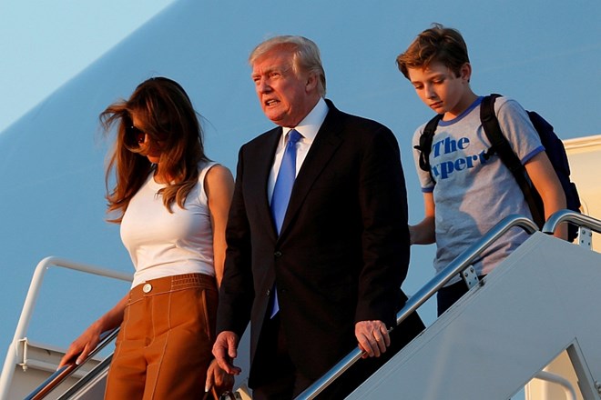 Do leve proti desni: Melania Trump, Donald Trump in Barron Trump.