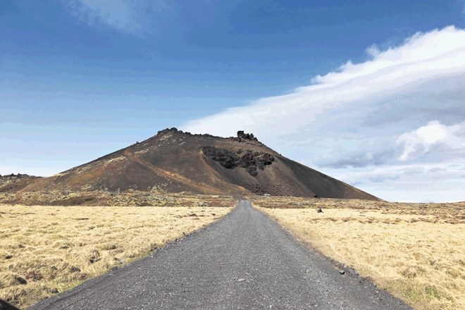 Vulkanov na otoku ne manjka, na vrh nekaterih pa se je mogoče vzpeti kar po stopnicah.