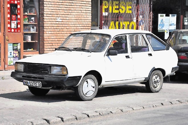 Model 1320 je bila najdražja dacia, ko je leta 1988 zapeljala na cesto, uporabljali so jo tudi taksisti. V dolžino je merila...