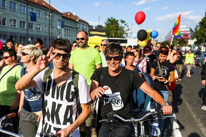 Odstiranje nevidnega: po ulicah Ljubljane se je vila že 17. parada ponosa