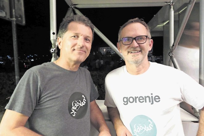 Na kulinaričnem festivalskem odru Sladolenta je tudi letos gostoval Janez Bratovž (na fotografiji  desno, v družbi...