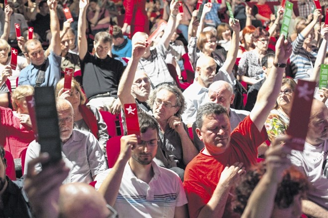 Član nove združene stranke je tudi sindikalist Branimir Štrukelj (na fotografiji v sredini).