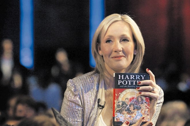 Ločena mama samohranilka  na socialni podpori, ki je prvo knjigo o Harryju Potterju pisala skoraj  brez prebite pare, je...