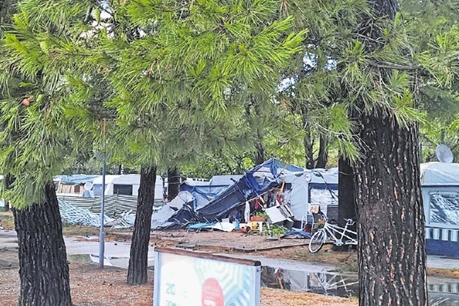 Neurje je pustošilo tudi po kampu Adria v Ankaranu in poškodovalo številne prikolice in šotore.