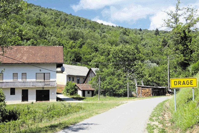 Prebivalci vasi Drage upajo, da bo Slovenija čim prej vzpostavila kataster in zemljiško knjigo, da se bodo končno lahko...