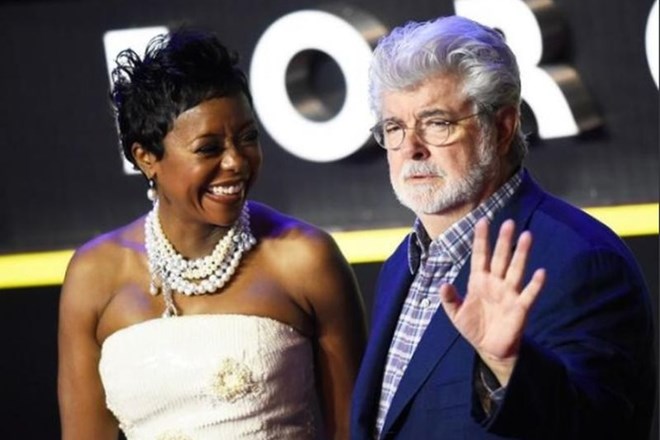 Z desne: George Lucas in njegova žena Mellody Hobson na premieri Star Wars: The Force Awakend, decembra 2016