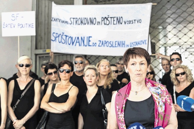 Protestnike je včeraj pred ministrstvom za kulturo podprla tudi predsednica sveta SF Marjetica Mahne.
