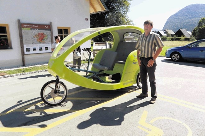Ne le v Bohinju in Kranju za potrebe turizma, rikšo s pomožno baterijo bi lahko uporabljali tudi za prevoz starejših, ko...