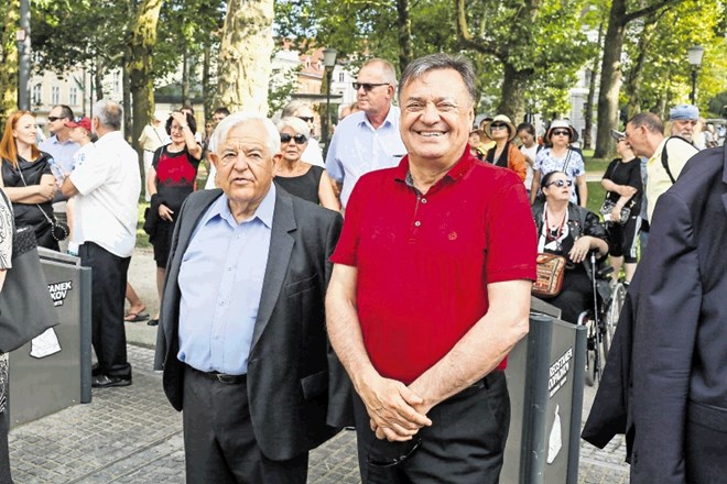 Milan Kučan in Zoran Janković sta se udeležila slovesnosti ob odprtju spomenika ljubezni, kot mu pravi Borut Pahor, izvedeli...