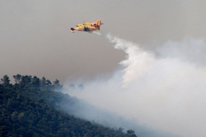 Na jugu Francije zaradi požarov evakuirali tudi turiste iz kampov