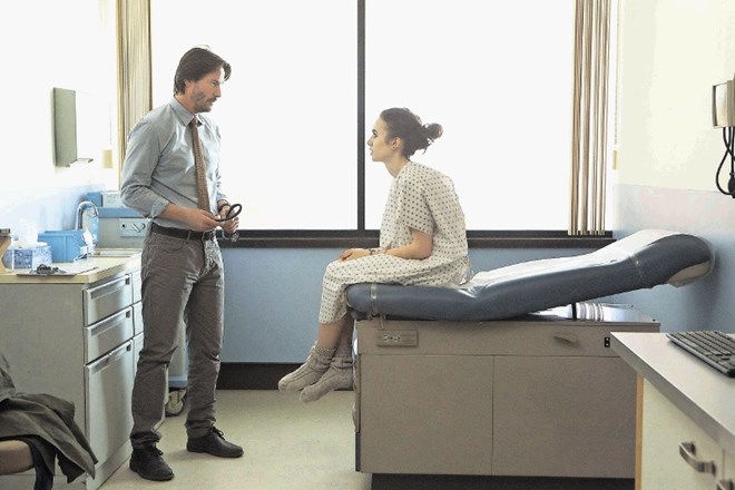 Zdravnika, ki spravlja v red anoreksično 20-letno  Ellen, igra Keanu Reeves, kar je zanj precej netipična vloga.