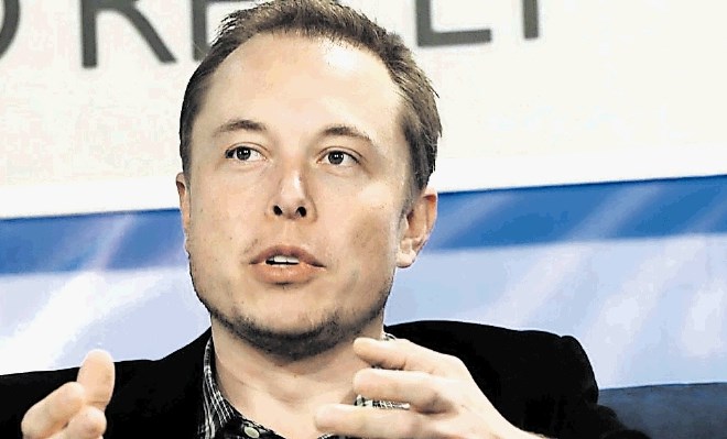 Elon Musk je sporočil, da mu je vlada ustno že dala zeleno luč za projekt  železnice hyperloop.