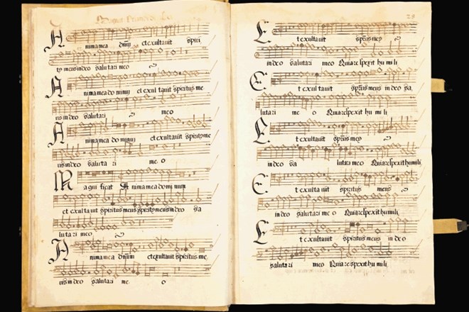 Primer korne knjige, iz kodeksa NUK, Ms 341, in sicer je odprta na strani, kjer se začne Magnificat septimi toni a 10...