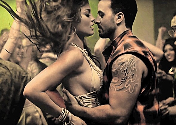 Luis Fonsi v videu s Portoričanko Zuleyko Rivera, ki je leta 2006 postala miss universe.