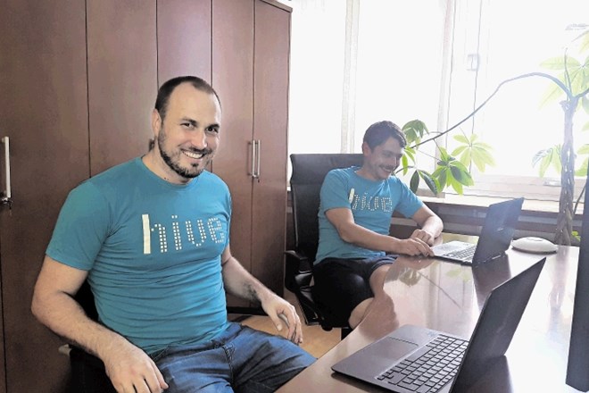 Direktor in ustanovitelj Hive projecta Jure Soklič (levo) in direktor marketinga Domen Uršič (desno)