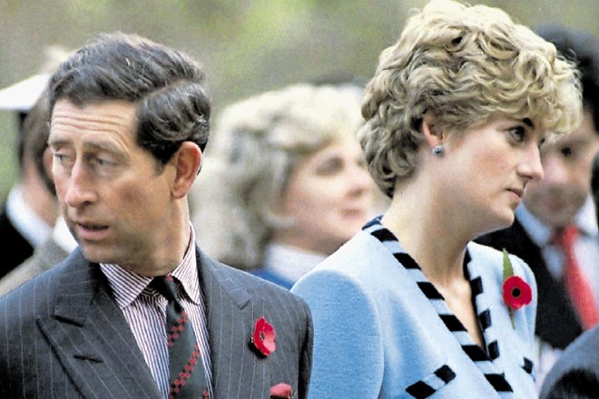 Kraljeva družina dokumentarnega filma Diana: Z njenimi lastnimi besedami ni komentirala. V njem Diana o »top šefinji«, kot...