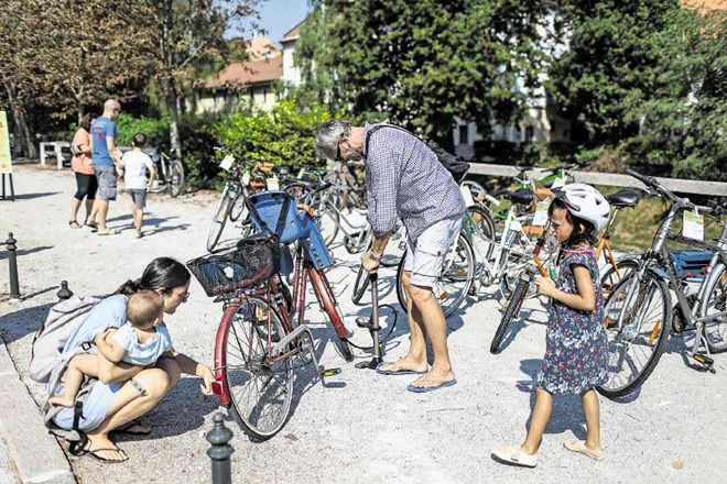 Ob sejmu rabljenih koles  je obiskovalcem na razpolago tudi kolesarski servis za manjša popravila.