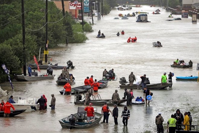 Popustil nasip južno od Houstona, oblasti ukazale evakuacijo