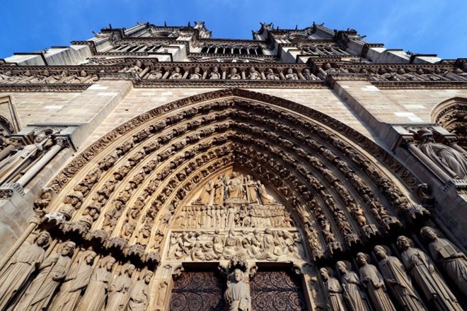 Zunanje okrasje na sloviti katedrali Notre Dame bi lahko začelo odpadati