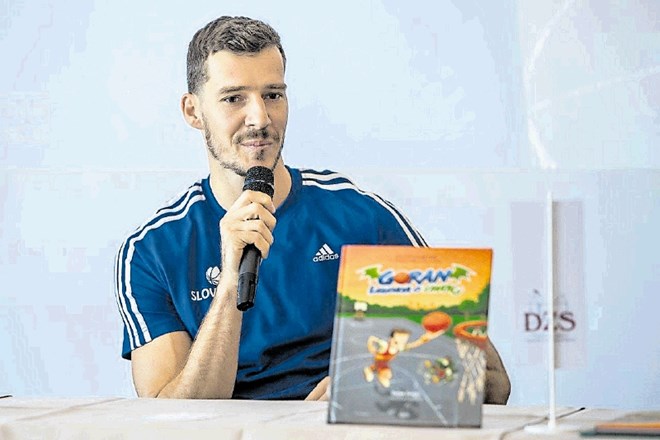 Slikanica otrokom razkriva, kaj zvezdnik Goran Dragić počne, ko ni na parketu.