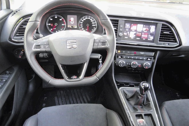 Vzporedni test - ford focus in seat leon: Vroča avtomobila vročega poletja