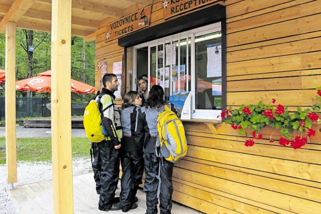 Vse več obiskovalcev gosti tudi kamp Alpe ob vznožju planine.